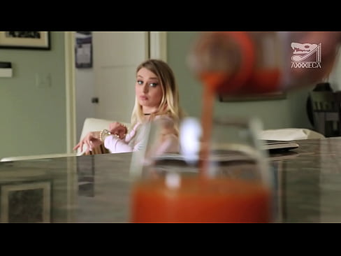 ❤️ Une fille chaude avec de gros seins et une chatte serrée reçoit la bite d'un perdant, mais très fort. ❤️❌ Vidéo de porno at us ❌️