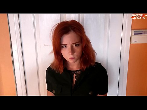❤️ Un agent de sécurité punit une jolie femme pour un vol à l'étalage - Cum In Mouth ❤️❌ Vidéo de porno at us ❌️